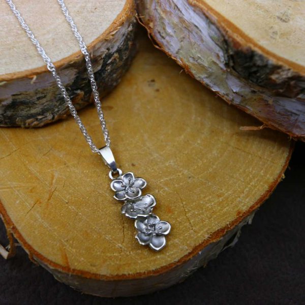 Almond blossoms jewellery pendant handmade artpiece Amandelbloesems hanger handgemaakt kunstwerk