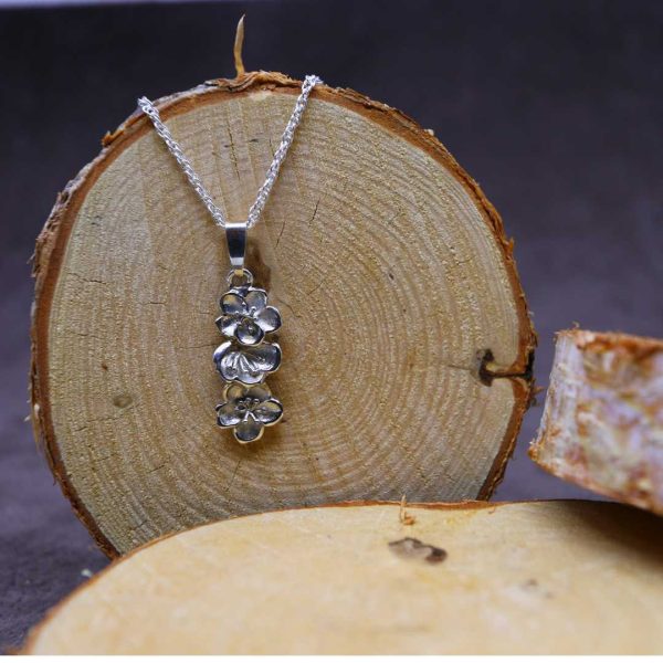 Almond blossoms jewellery pendant handmade artpiece Amandelbloesems hanger handgemaakt kunstwerk